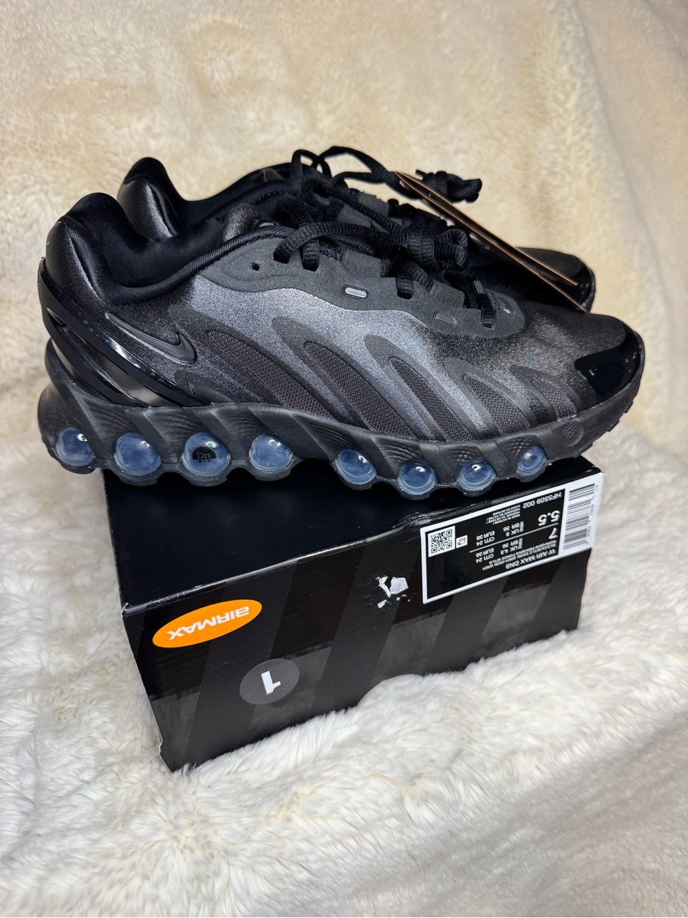 Women’s Air Max DN8- New in Box - Picture 2 of 6